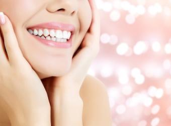 GLO Teeth Whitening: What Is It, How Does It Work &amp; What Can You Expect?